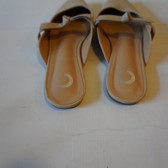* NWOT Womens Shag Boutique Beige Faux Leather Flat Mules Sz 7.5 - Picture 5 of 7